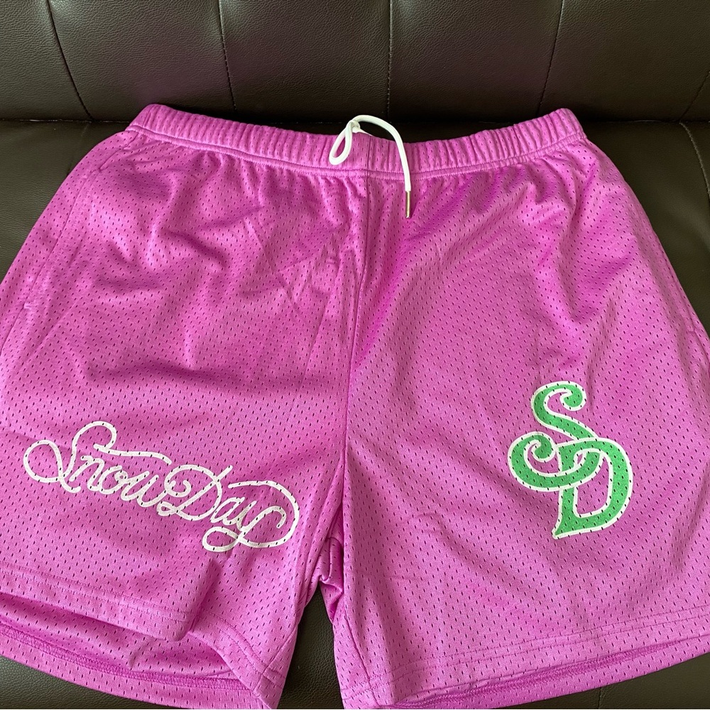 Snow Day Shorts Friends And Family Magenta Men's Size XXL